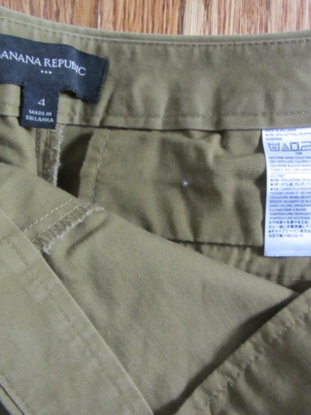 Banana Republic Button Front Shorts - 4 - Picture 6 of 6